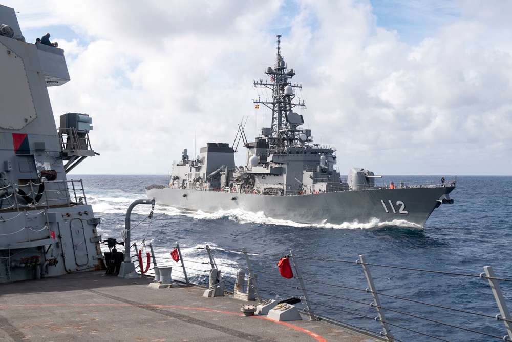 USS Rafael Peralta (DDG 115) sails alongside Japanese Maritime Self Defense Force Takanami-class destroyer JS Makinami (DD 112)