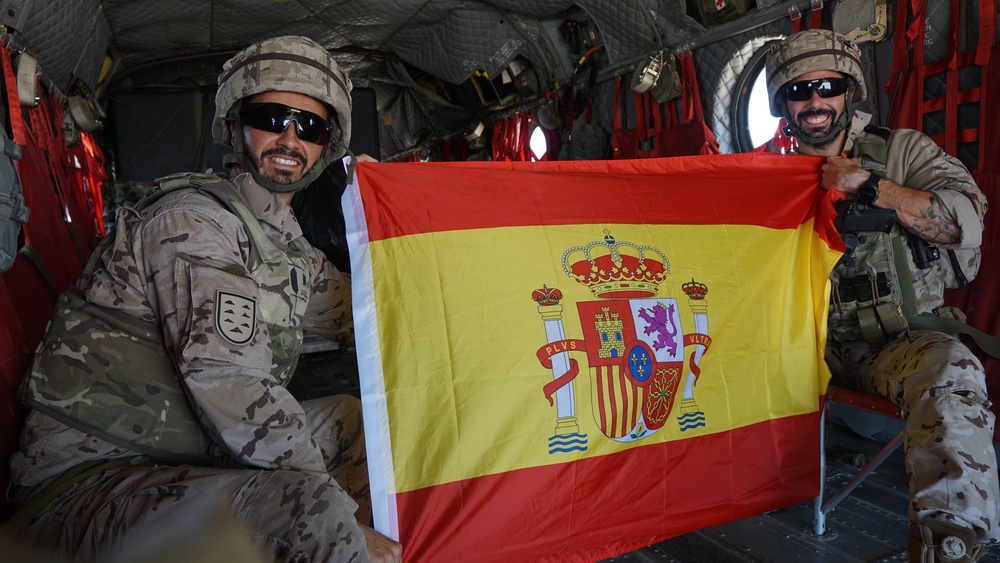 U.S. and Spanish helicopters fly together over Iraq