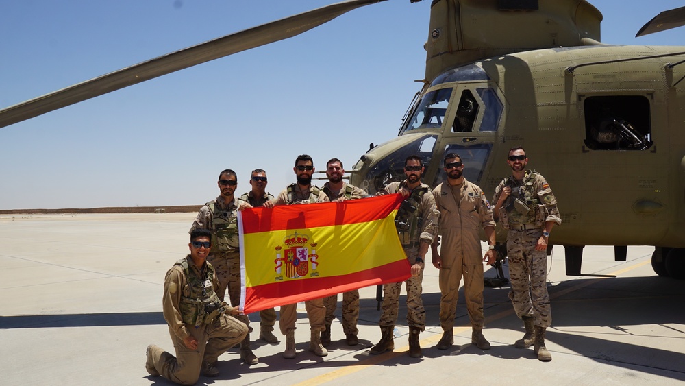 U.S. and Spanish helicopters fly together over Iraq