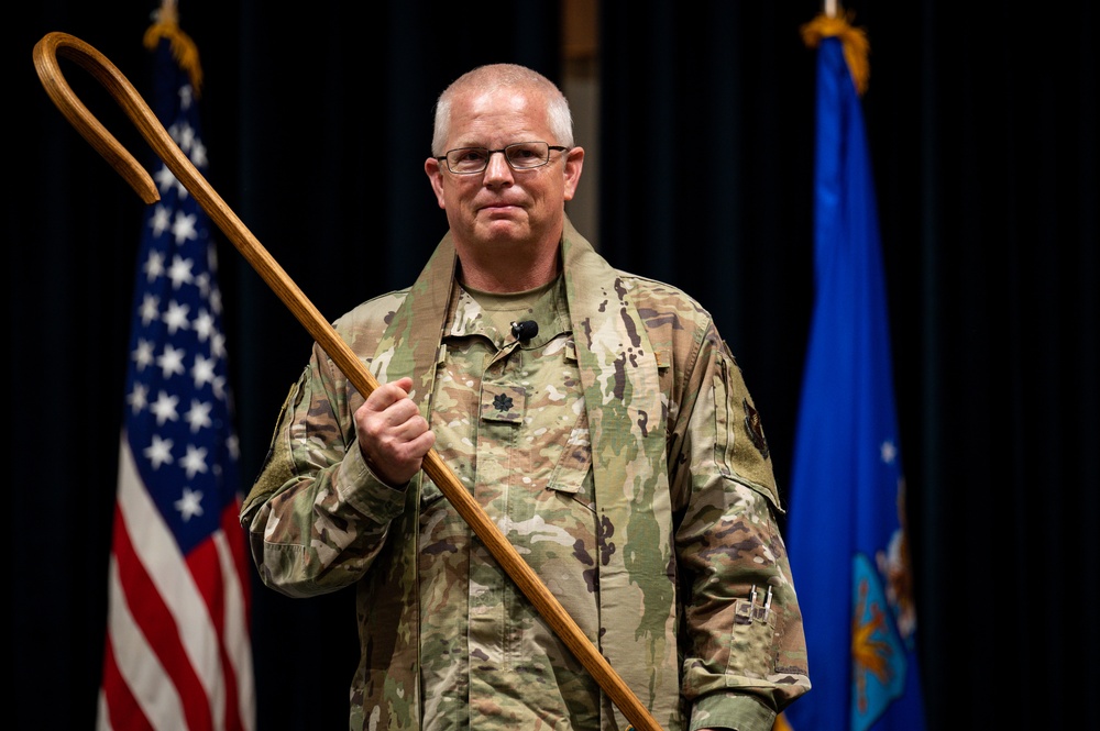 Barksdale welcomes new wing chaplain with Assumption of the Stole and Crook