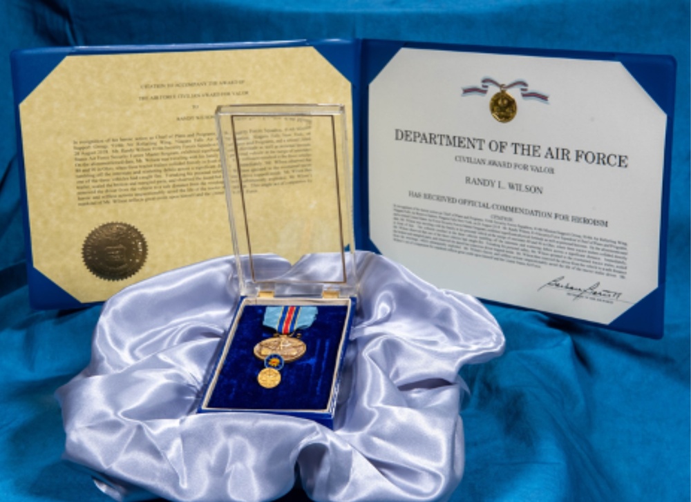 914th ARW member receives Civilian Award for Valor