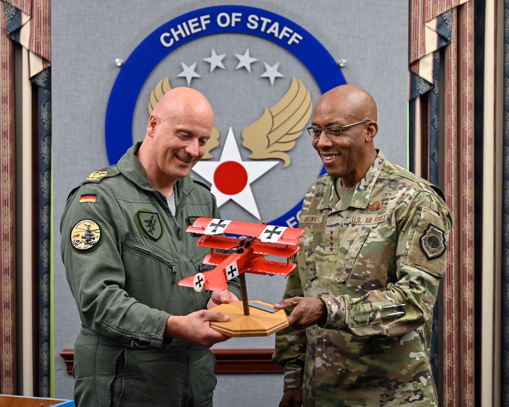 CSAF Brown Meets German Lt. Gen. Gerhartz