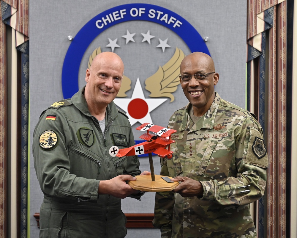 CSAF Brown Meets German Lt. Gen. Gerhartz