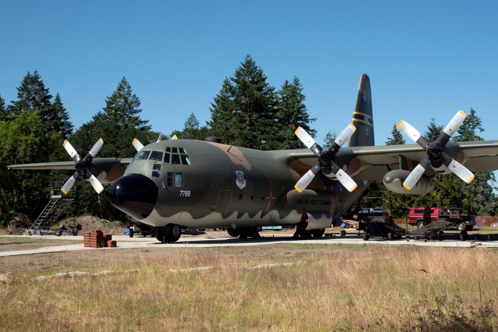 62nd AMXS, MXS provide crucial support to move C-130E Hercules to Heritage Hill