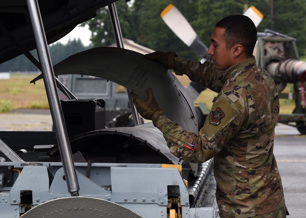 62nd AMXS, MXS provide crucial support to move C-130E Hercules to Heritage Hill