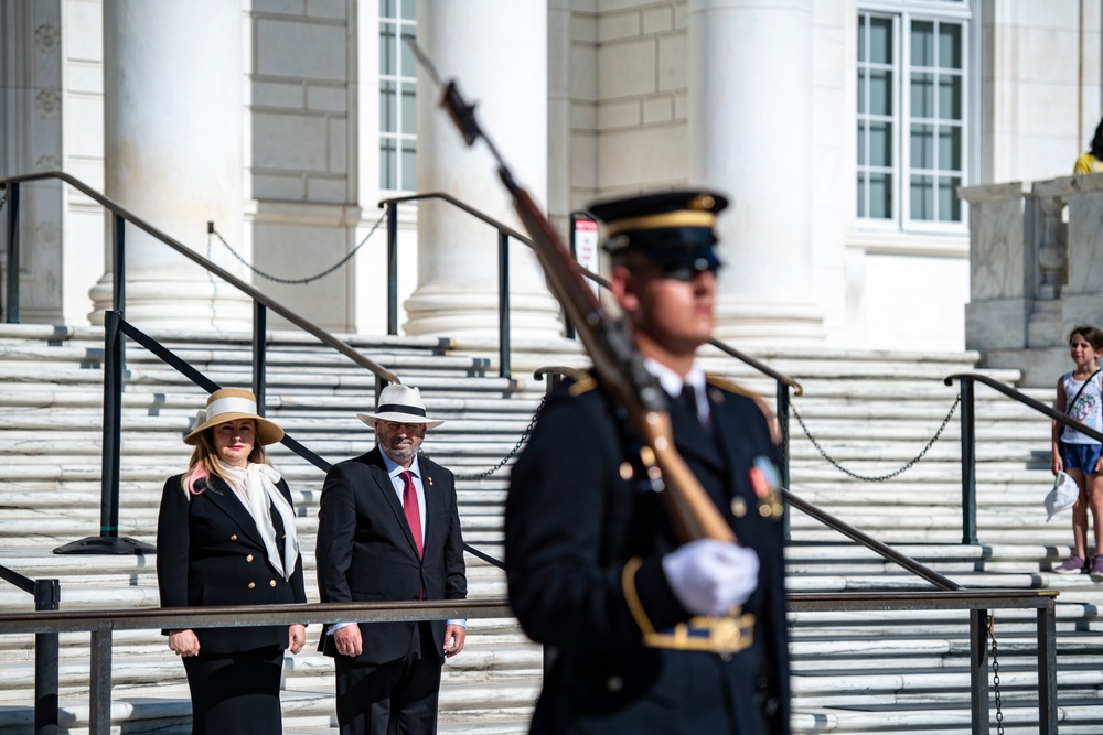 Australia’s Ambassador to the U.S. Arthur Sinodinos AO Participates in a Public Wreath-Laying Ceremony at the Tomb of the Unknown Soldier