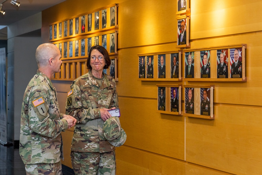 Brigadier General Wendy L. Harter Visits Walter Reed Army Institute of Research.