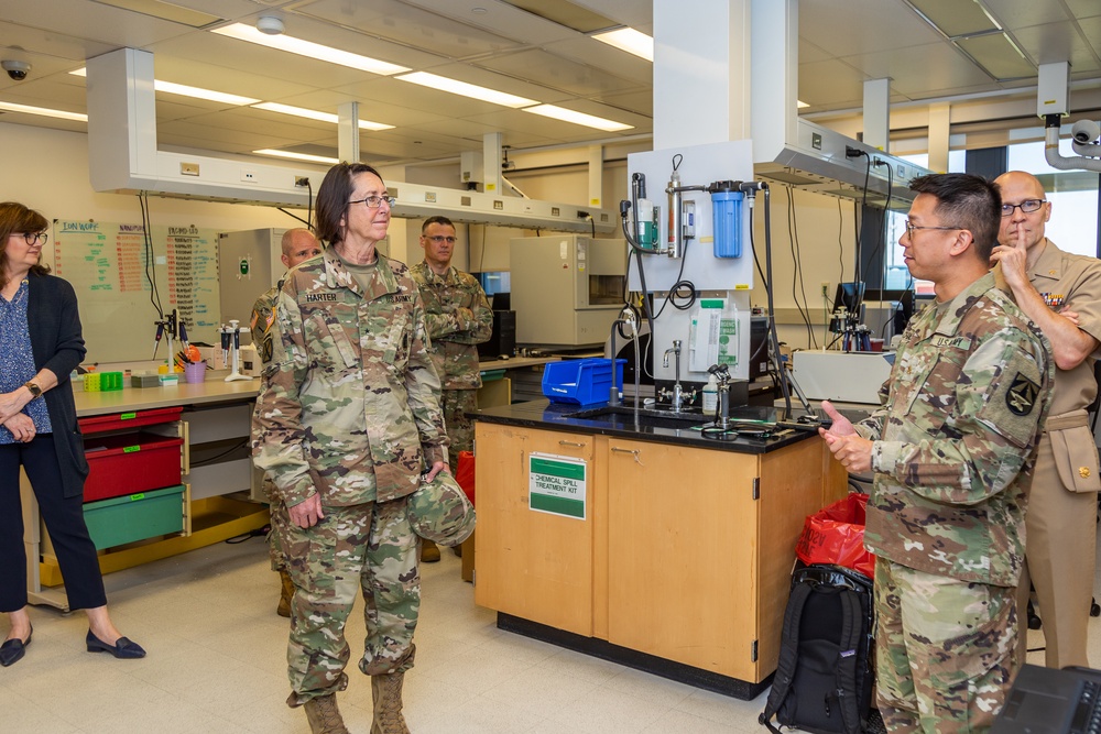 Brigadier General Wendy L. Harter Visits Walter Reed Army Institute of Research.