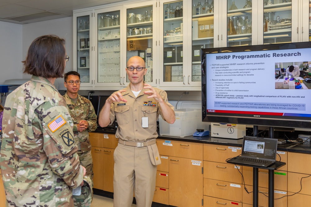 Brigadier General Wendy L. Harter Visits Walter Reed Army Institute of Research.