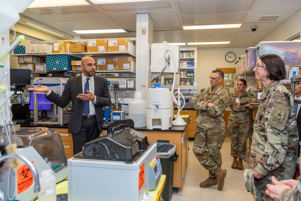 Brigadier General Wendy L. Harter Visits Walter Reed Army Institute of Research.