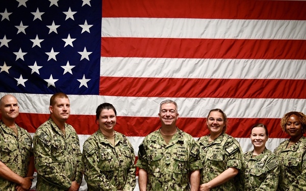 IW Admiral Visits Newly Upgraded Intel Center