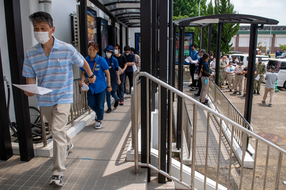 CFAS MLC, IHA, and MC Employees Receive Vaccine