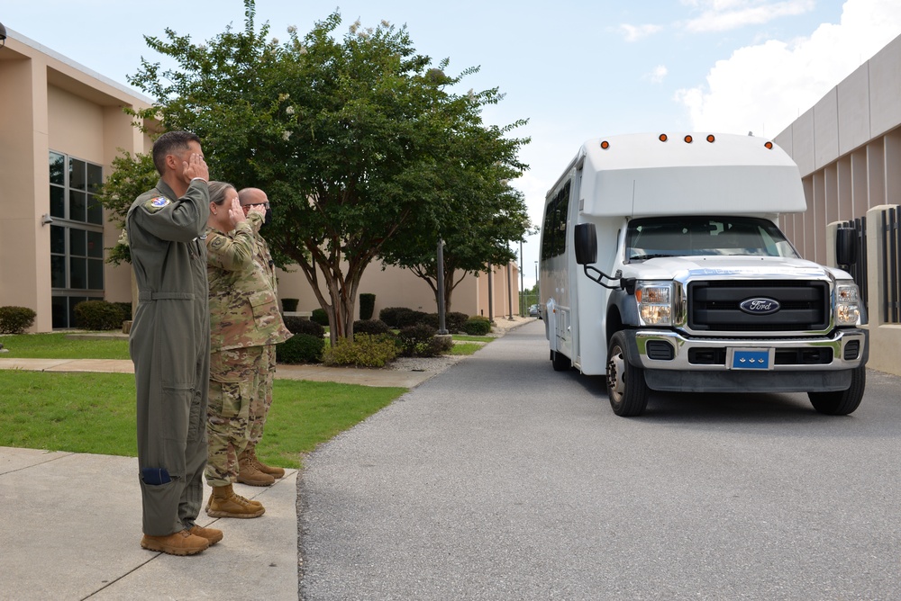 Deputy Commander NORAD Lt. Gen. Pelletier visits with members of the 601st AOC