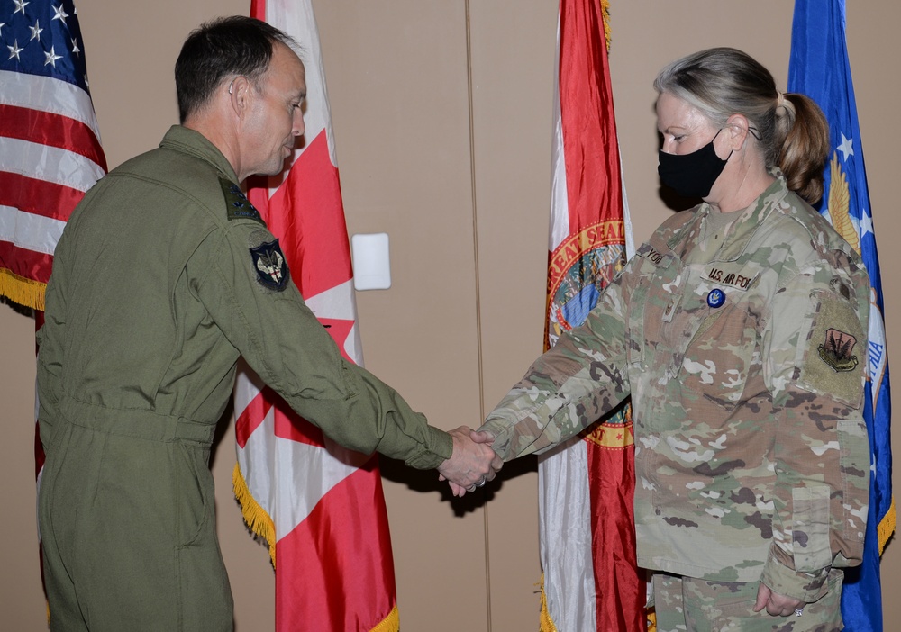 Deputy Commander NORAD Lt. Gen. Pelletier visits with members of the 601st AOC