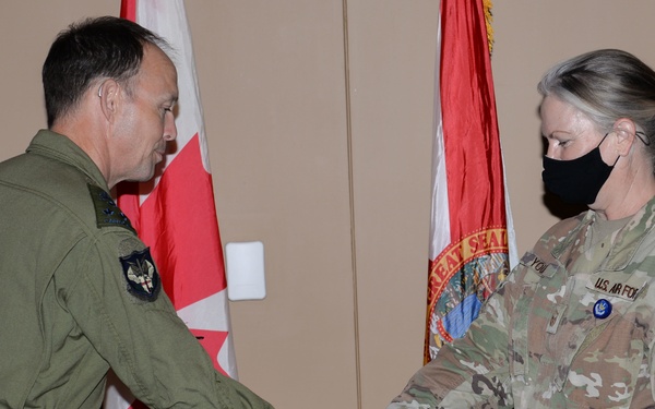 Deputy Commander NORAD Lt. Gen. Pelletier visits with members of the 601st AOC