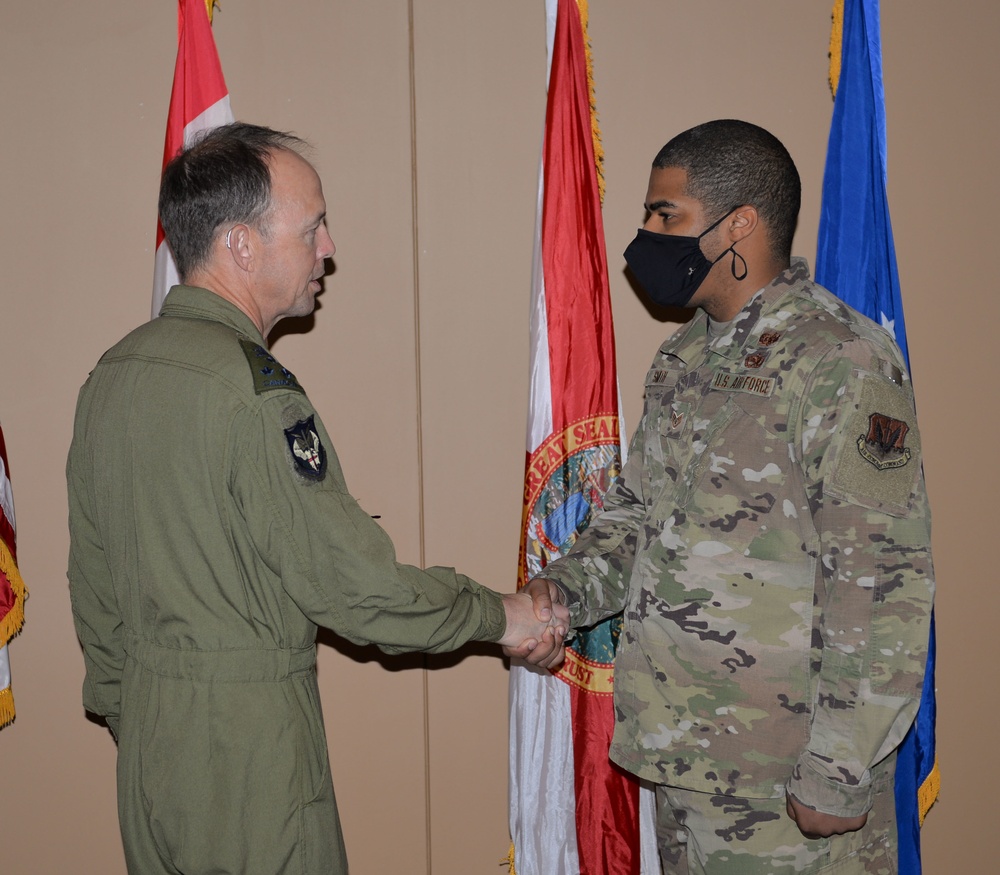 Deputy Commander NORAD Lt. Gen. Pelletier visits with members of the 601st AOC