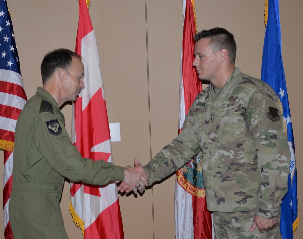 Deputy Commander NORAD Lt. Gen. Pelletier visits with members of the 601st AOC