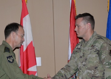 Deputy Commander NORAD Lt. Gen. Pelletier visits with members of the 601st AOC