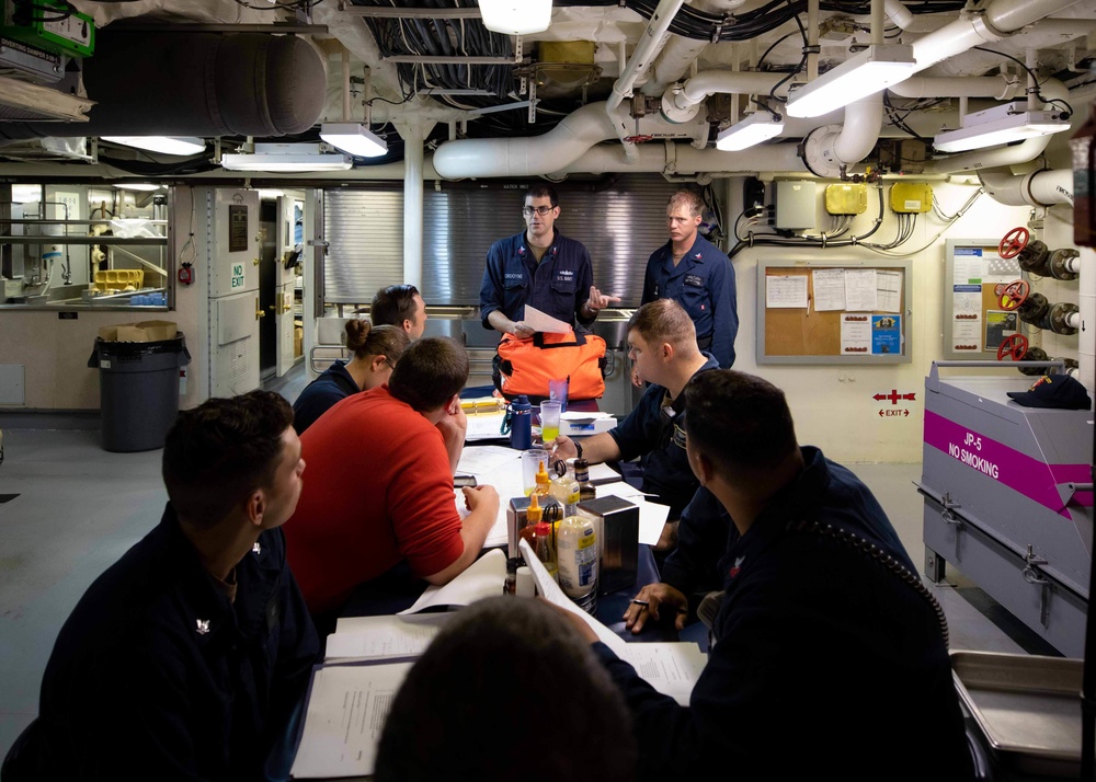USS Sioux City Sailor Conducts Repair Electrician Damage Control Training