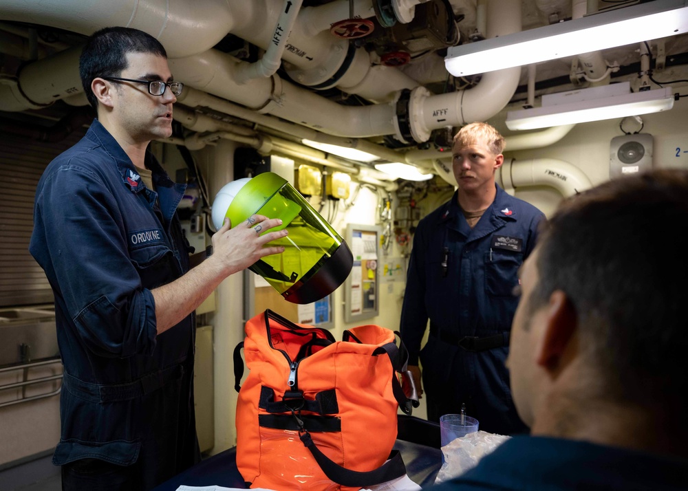 USS Sioux City Sailor Conducts Repair Electrician Damage Control Training