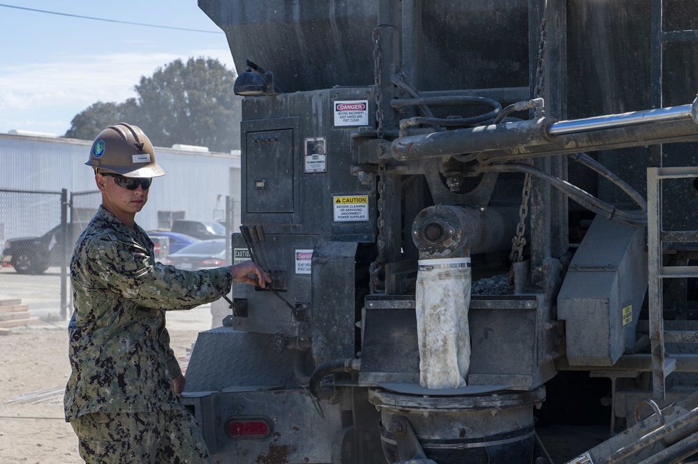 Seabees train for combat aircraft loading area construction