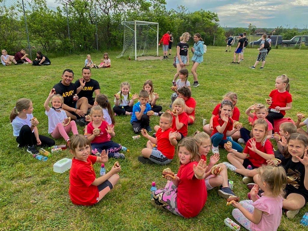 Deployed Florida guardsmen attend elementary school “Sports Day” in Poland