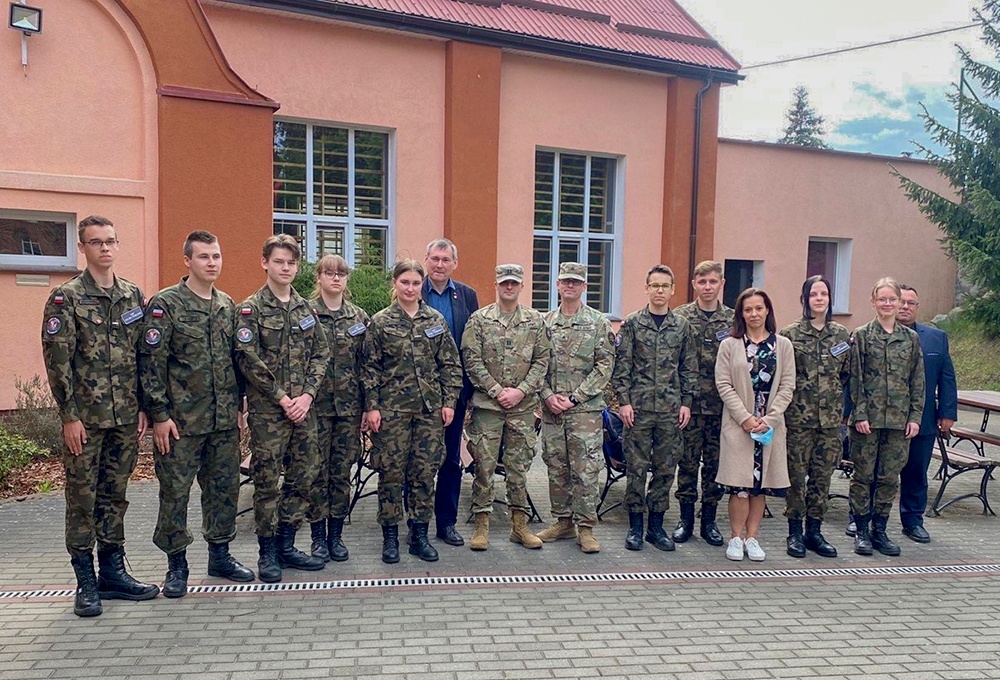 50th Regional Support Group Soldiers visit Polish high school JROTC