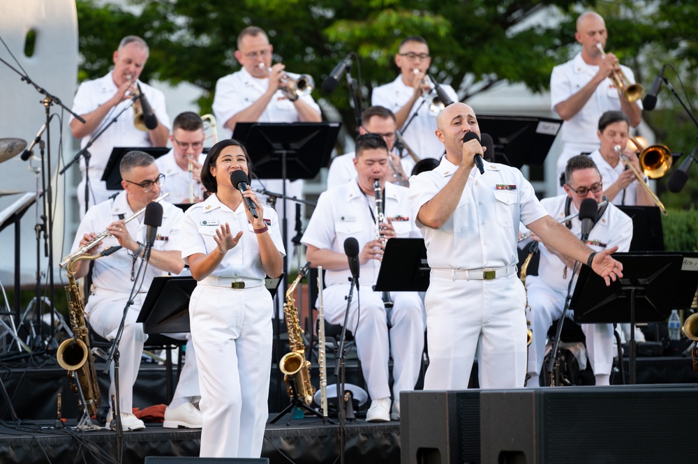 Navy Band performs at Washington Navy Yard