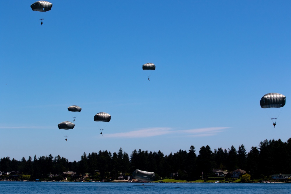 Rangers with 2D Battalion, 75th Ranger Regiment, glide into American Lake