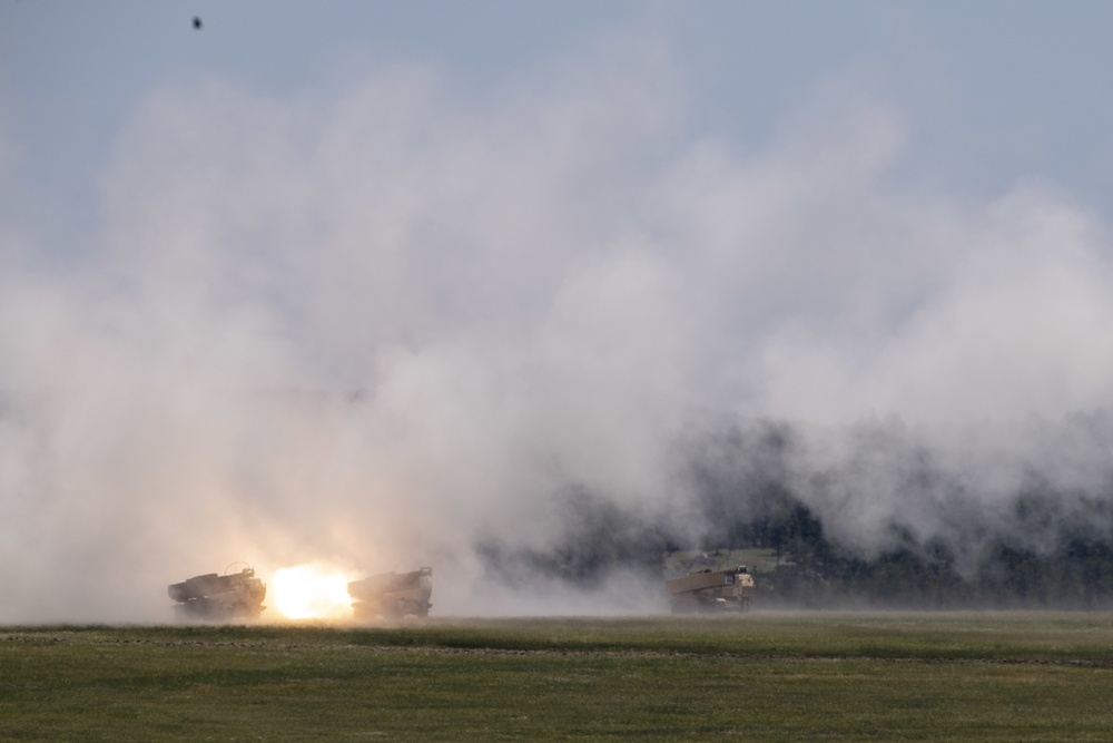 Field Artillery Soldiers host Wyoming governor