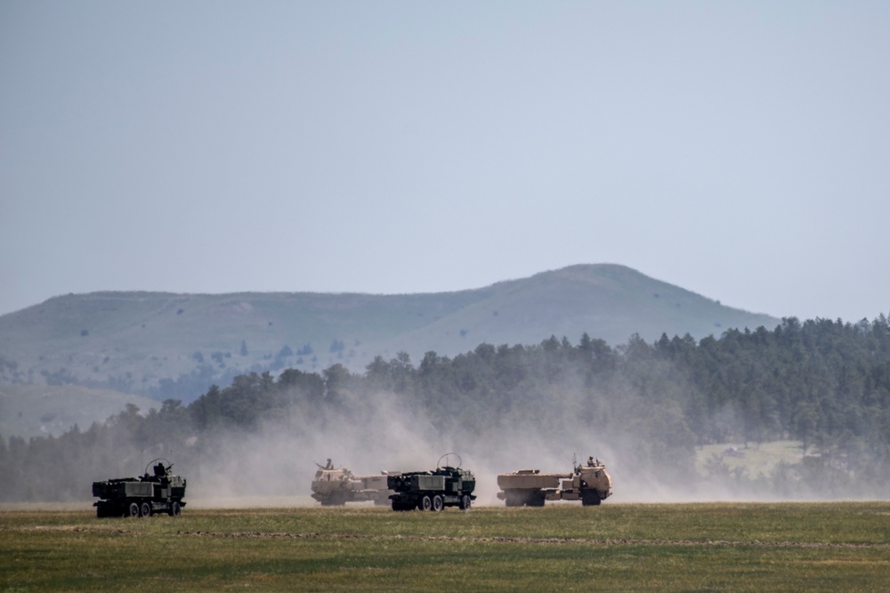 Field Artillery Soldiers host Wyoming governor