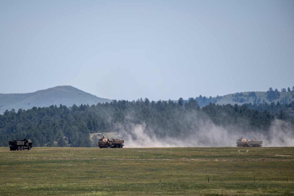 Field Artillery Soldiers host Wyoming governor