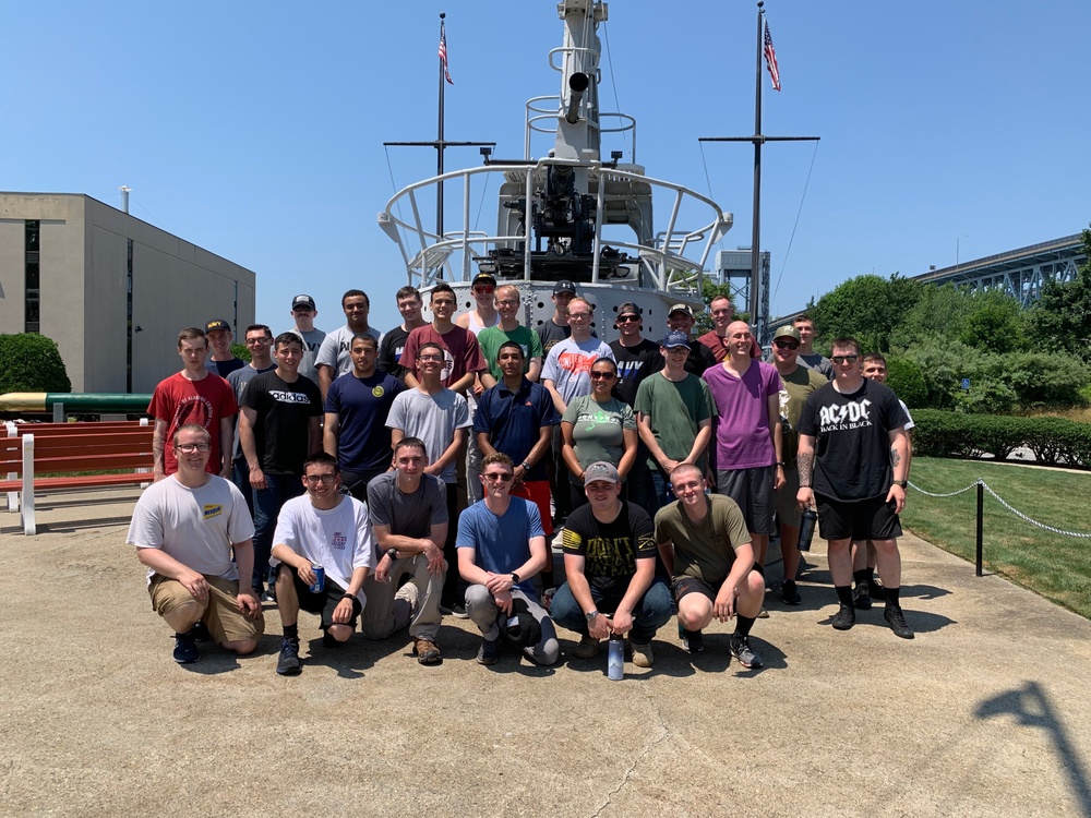 Naval Submarine School Students Serve Local SUBVETS Chapter