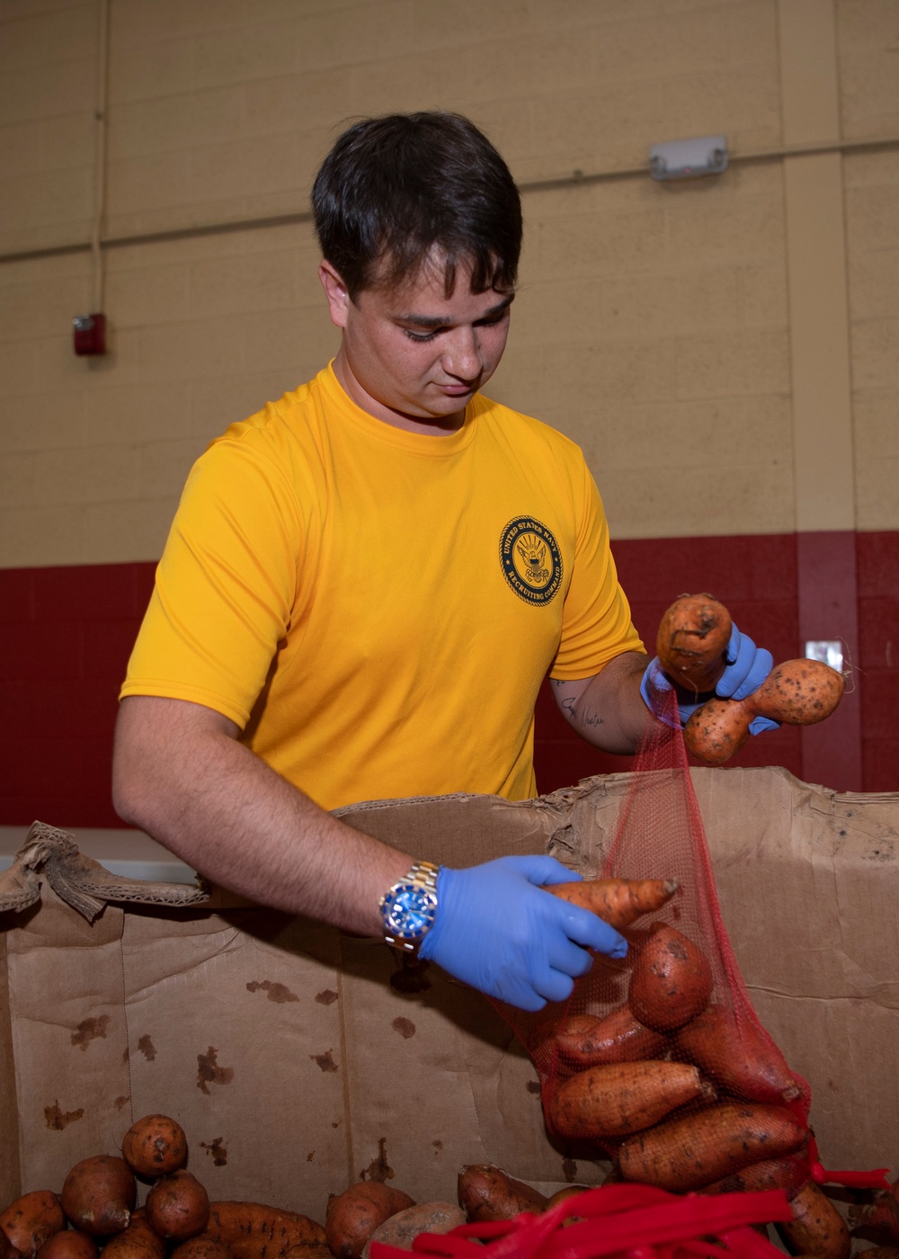 Sailors Give Back During Kansas City Navy Week 2021