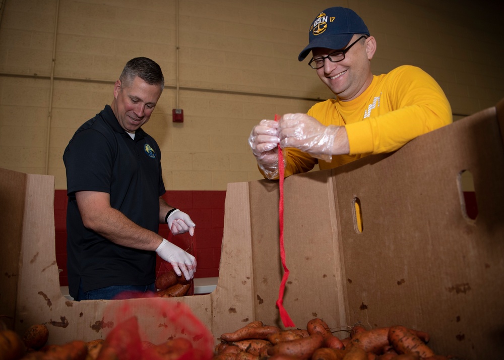 Sailors Give Back During Kansas City Navy Week 2021