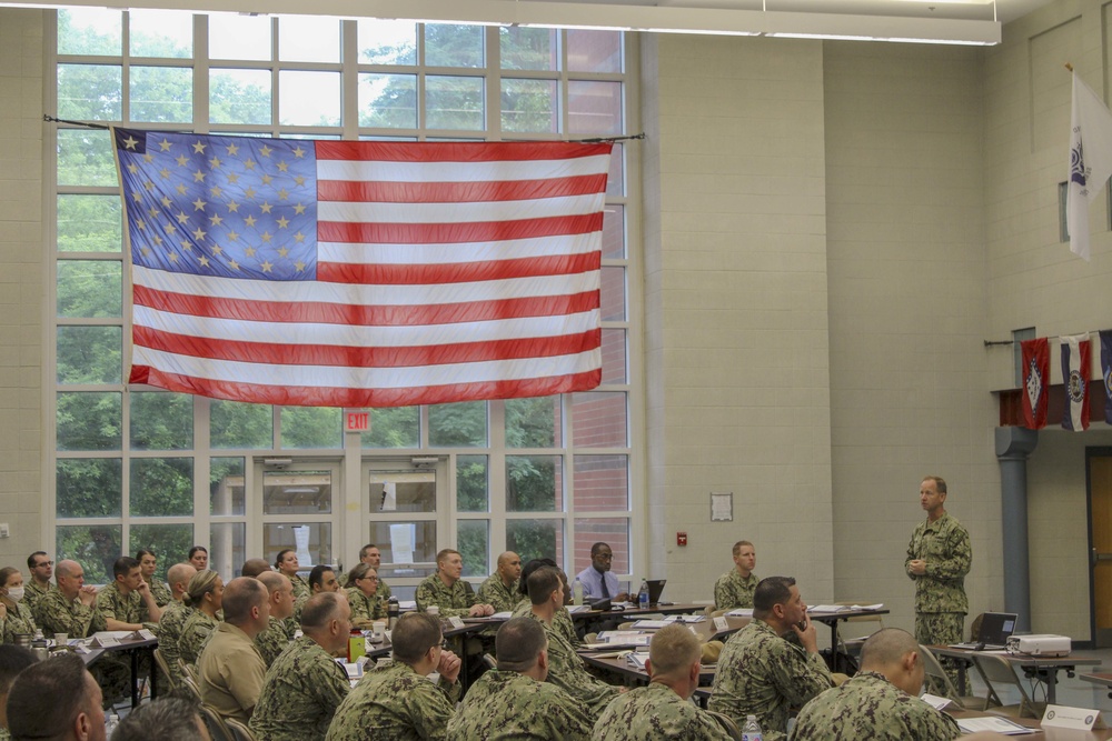 VADM Mustin Visits with Great Lakes Sailors