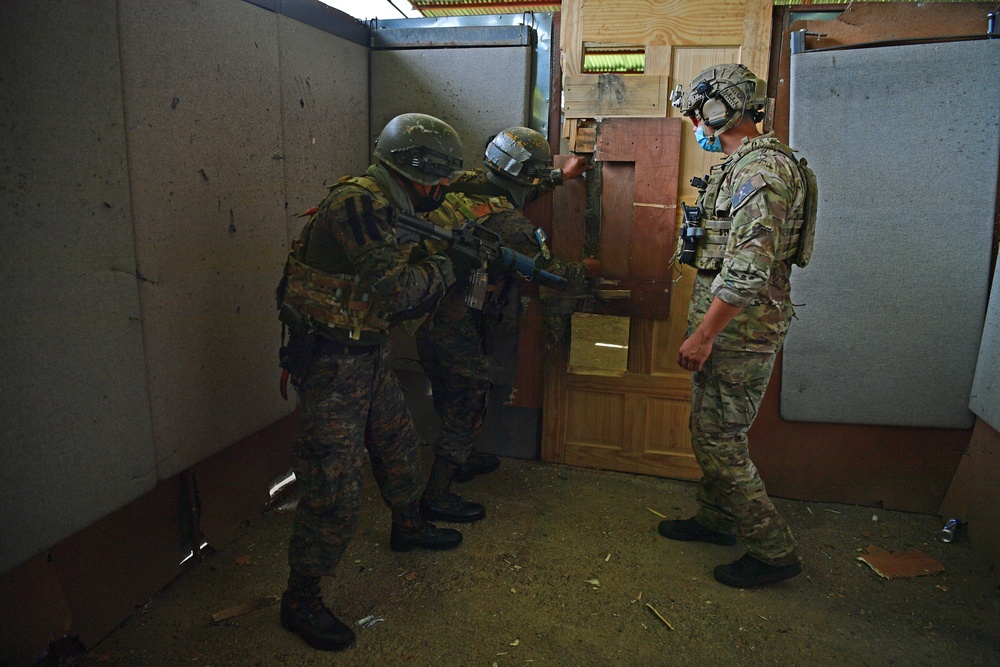 U.S. Army 7th Special Forces Group (Airborne) soldiers conduct training for Guatemala special forces