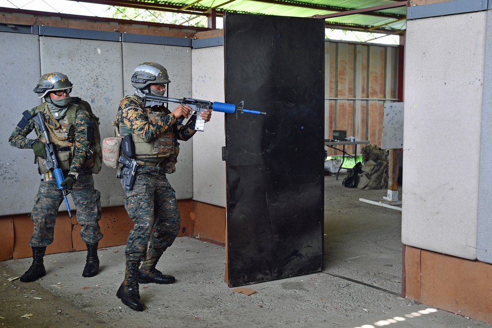 U.S. Army 7th Special Forces Group (Airborne) soldiers conduct training for Guatemala special forces