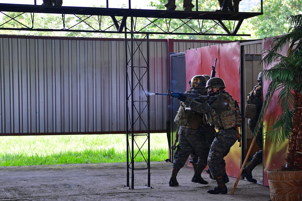 U.S. Army 7th Special Forces Group (Airborne) soldiers conduct training for Guatemala special forces