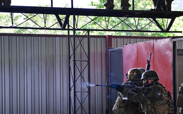 U.S. Army 7th Special Forces Group (Airborne) soldiers conduct training for Guatemala special forces