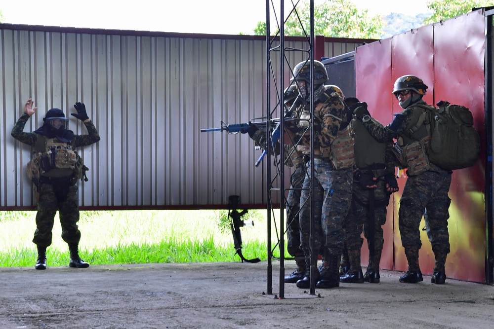 U.S. Army 7th Special Forces Group (Airborne) soldiers conduct training for Guatemala special forces