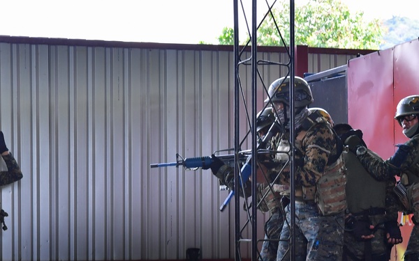 U.S. Army 7th Special Forces Group (Airborne) soldiers conduct training for Guatemala special forces