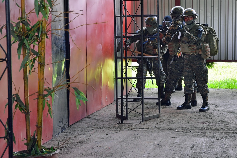 U.S. Army 7th Special Forces Group (Airborne) soldiers conduct training for Guatemala special forces