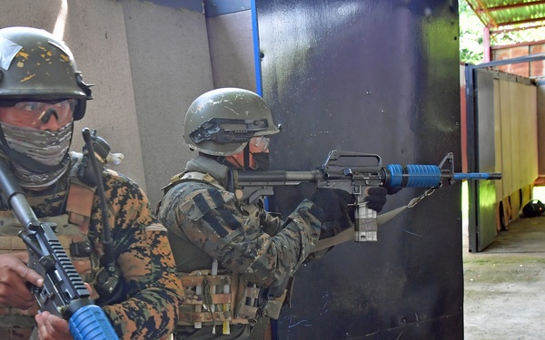 U.S. Army 7th Special Forces Group (Airborne) soldiers conduct training for Guatemala special forces