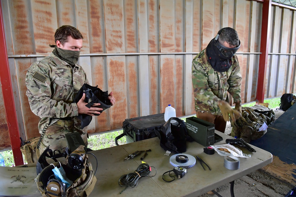 U.S. Army 7th Special Forces Group (Airborne) soldiers conduct training for Guatemala special forces