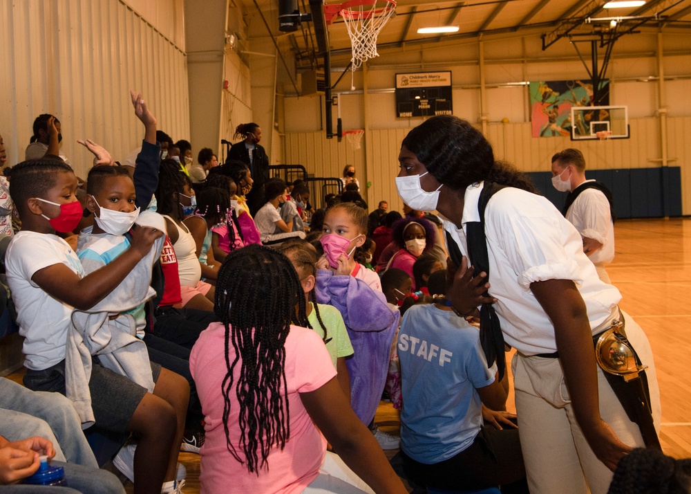 Sailors Visit Boys and Girls Club During Kansas City Navy Week 2021