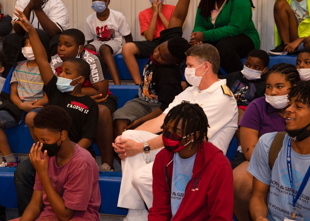 Sailors Give Back During Kansas City Navy Week 2021