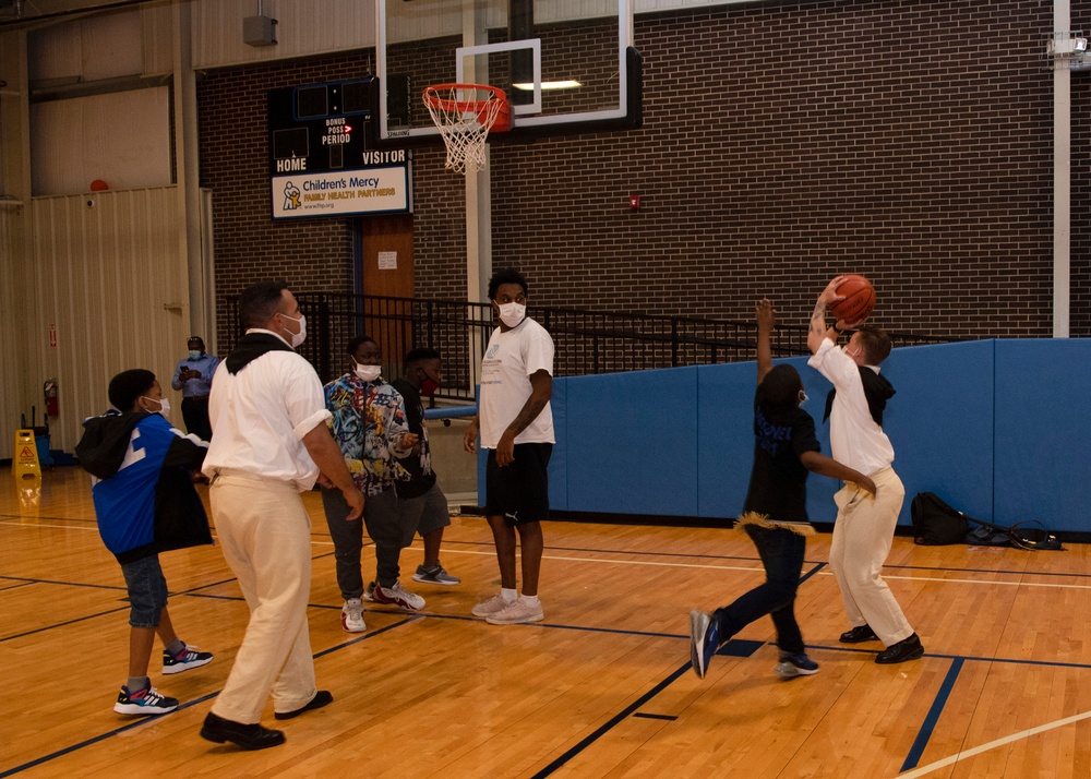 Sailors Visit Boys and Girls Club During Kansas City Navy Week 2021