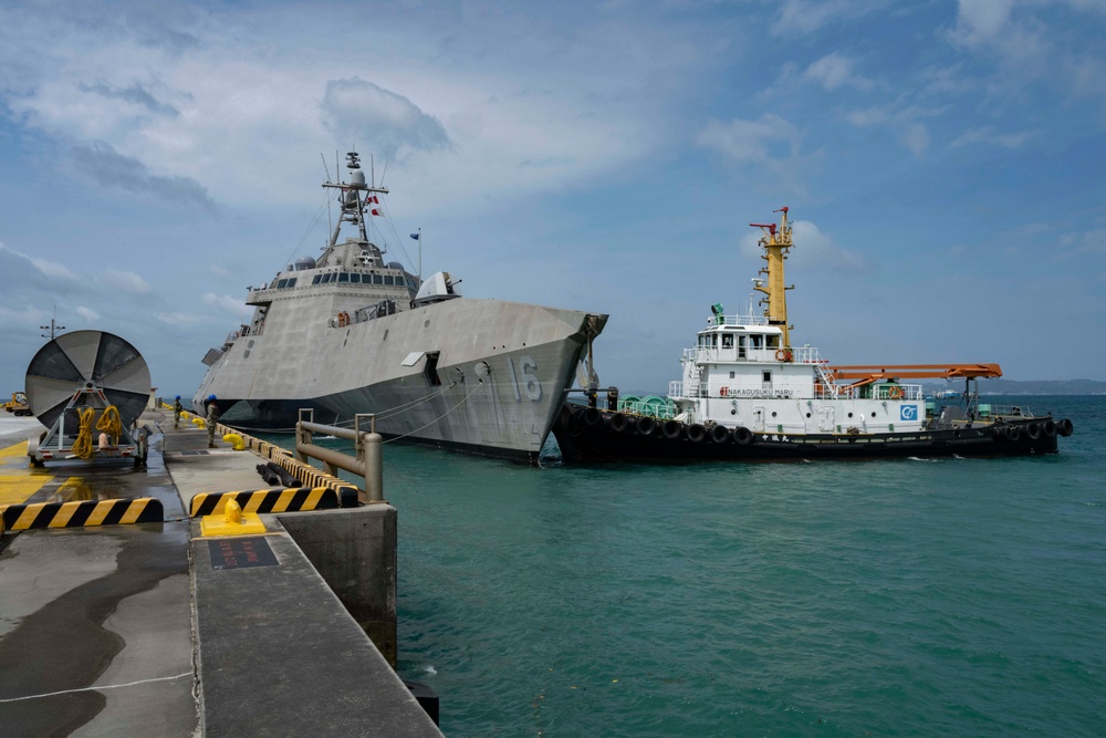 USS Tulsa Departs White Beach (Jun. 18, 2021)