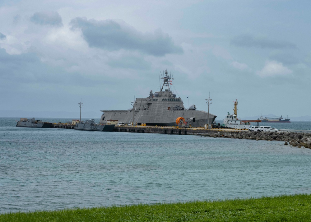 USS Tulsa Departs White Beach (Jun. 18, 2021)